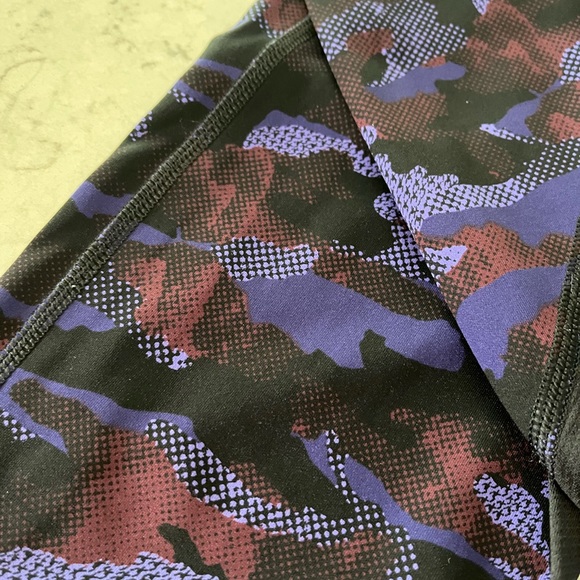 LULULEMON Wunder Under Crop Leggings 23” Size 6 - Picture 4 of 4